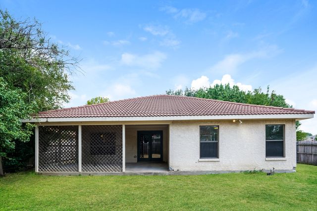 2320 Sundrop Court, Fort Worth, TX 76108