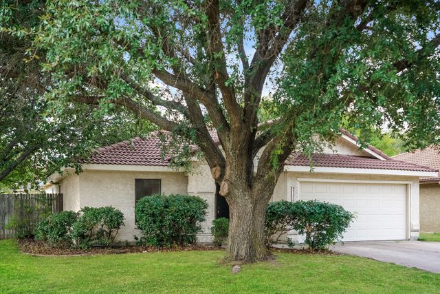 2320 Sundrop Court, Fort Worth, TX 76108