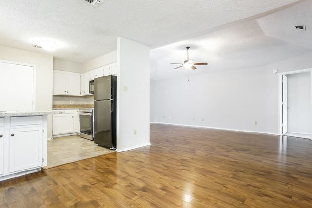 2320 Sundrop Court, Fort Worth, TX 76108