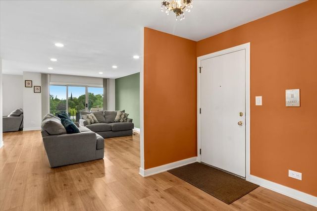 1010 N Harlem Avenue 504, River Forest, IL 60305
