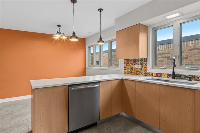 1010 N Harlem Avenue 504, River Forest, IL 60305