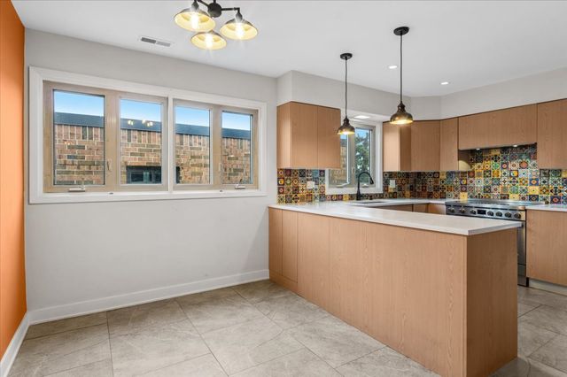 1010 N Harlem Avenue 504, River Forest, IL 60305