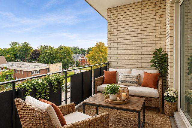 1010 N Harlem Avenue 504, River Forest, IL 60305