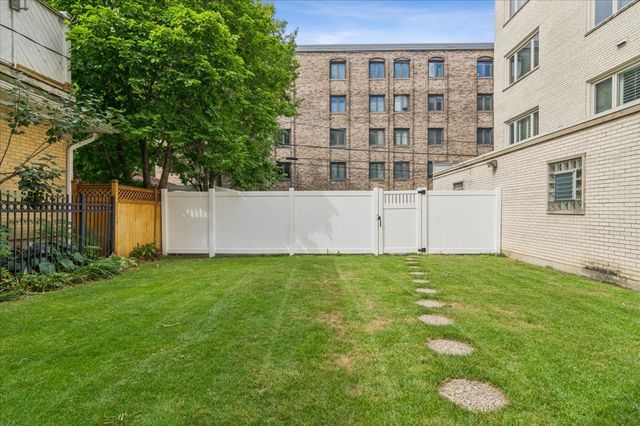 1010 N Harlem Avenue 504, River Forest, IL 60305