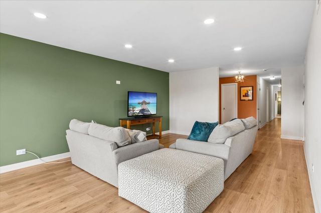 1010 N Harlem Avenue 504, River Forest, IL 60305