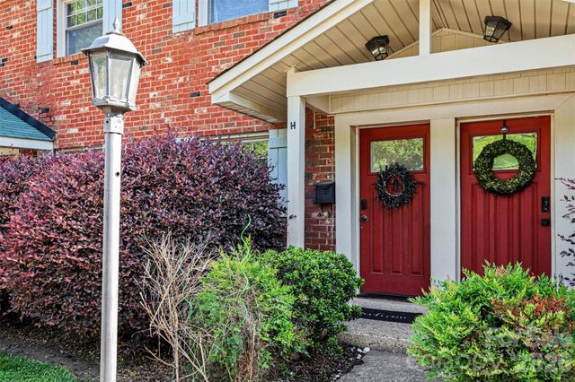 1201 Green Oaks Lane, Charlotte, NC 28205