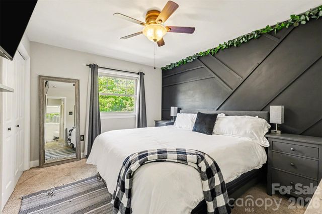1201 Green Oaks Lane, Charlotte, NC 28205