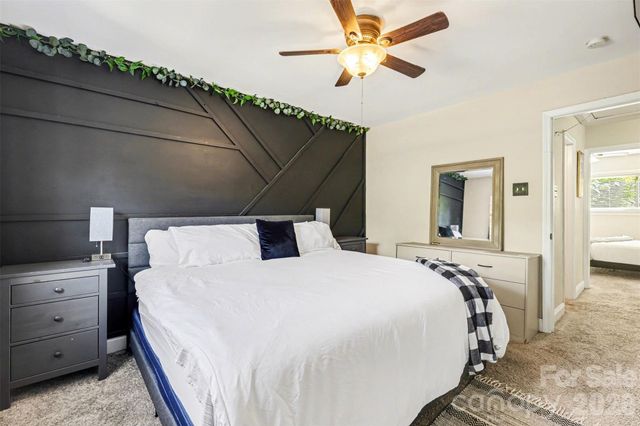 1201 Green Oaks Lane, Charlotte, NC 28205
