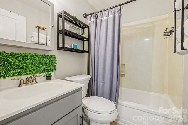 1201 Green Oaks Lane, Charlotte, NC 28205