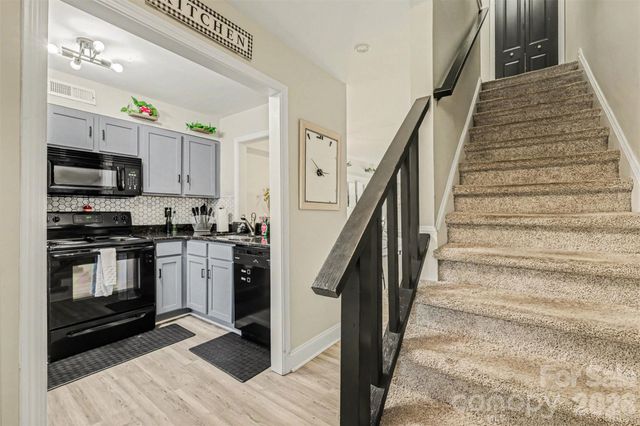1201 Green Oaks Lane, Charlotte, NC 28205