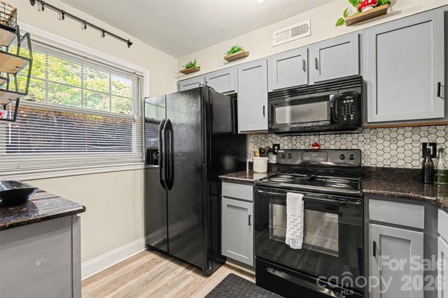 1201 Green Oaks Lane, Charlotte, NC 28205