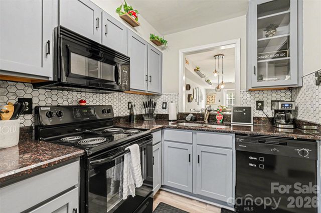 1201 Green Oaks Lane, Charlotte, NC 28205