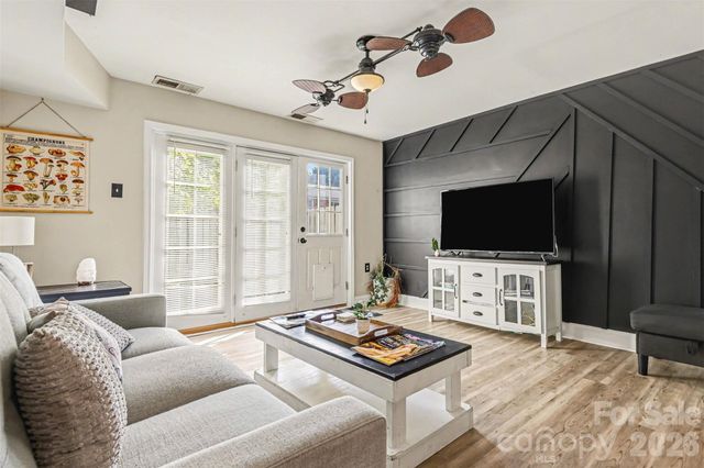 1201 Green Oaks Lane, Charlotte, NC 28205