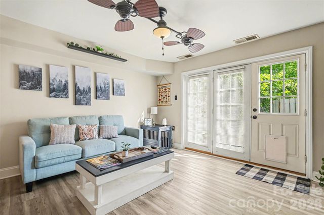 1201 Green Oaks Lane, Charlotte, NC 28205