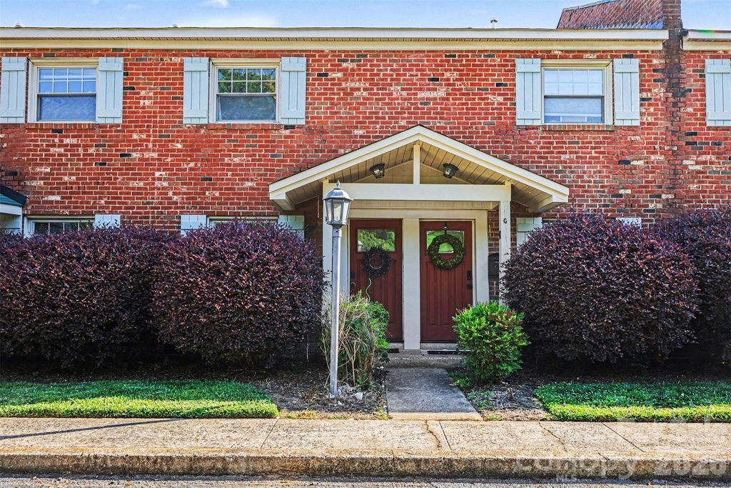 1201 Green Oaks Lane, Charlotte, NC 28205