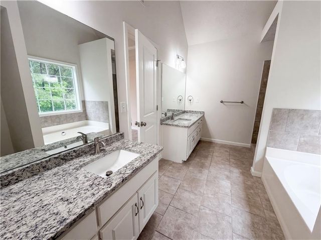 1555 Rose Pointe Drive, Loganville, GA 30052