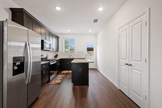 350 Shady Cedar Hill Lane, Willis, TX 77378