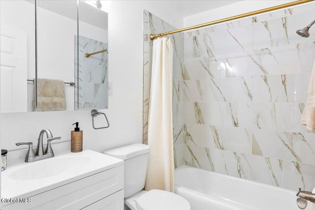 82 N Lincoln Street, Schaghticoke, NY 12118