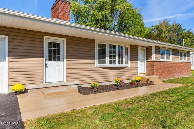 82 N Lincoln Street, Schaghticoke, NY 12118