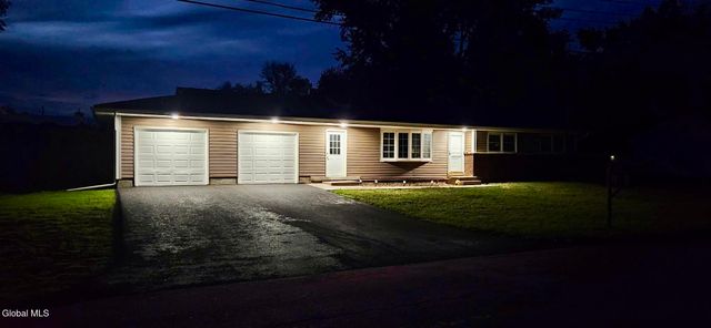 82 N Lincoln Street, Schaghticoke, NY 12118