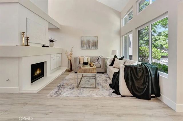 54 E Chardonnay, Irvine, CA 92614