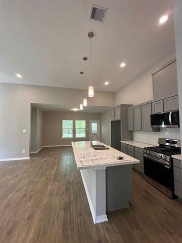 22525 E Shorewood Loop Loop E, Huffman, TX 77336