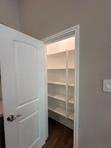 22525 E Shorewood Loop Loop E, Huffman, TX 77336