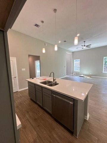 22525 E Shorewood Loop Loop E, Huffman, TX 77336