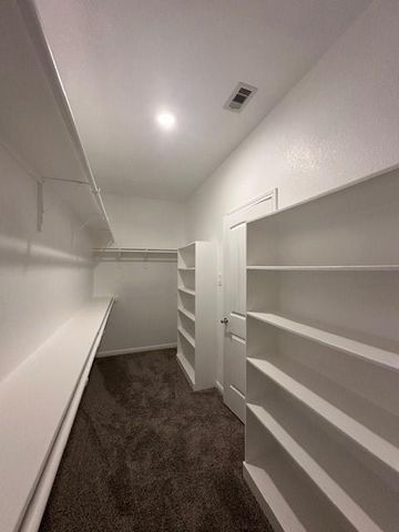 22525 E Shorewood Loop Loop E, Huffman, TX 77336