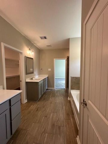 22525 E Shorewood Loop Loop E, Huffman, TX 77336