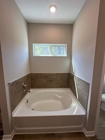 22525 E Shorewood Loop Loop E, Huffman, TX 77336