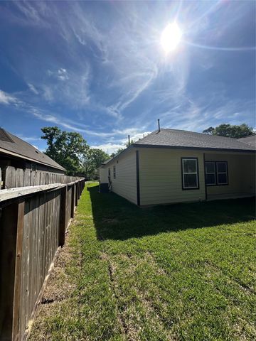 22525 E Shorewood Loop Loop E, Huffman, TX 77336