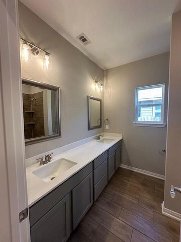 22525 E Shorewood Loop Loop E, Huffman, TX 77336