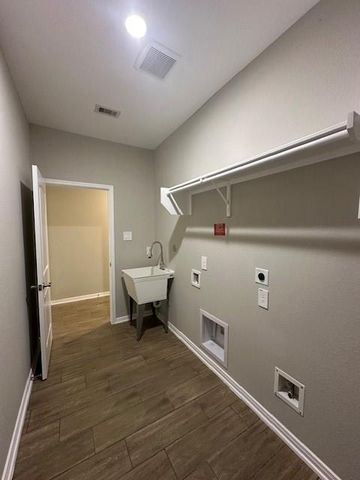 22525 E Shorewood Loop Loop E, Huffman, TX 77336