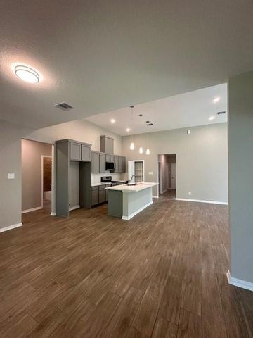 22525 E Shorewood Loop Loop E, Huffman, TX 77336