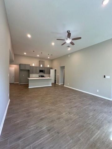 22525 E Shorewood Loop Loop E, Huffman, TX 77336