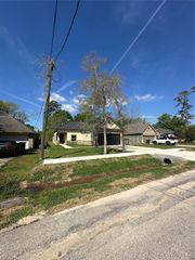 22525 E Shorewood Loop Loop E, Huffman, TX 77336