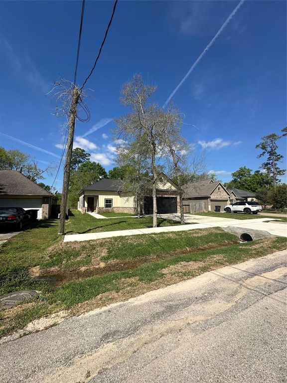 22525 E Shorewood Loop Loop E, Huffman, TX 77336