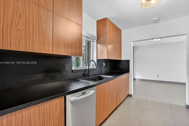 425 NE 114th St, Miami, FL 33161