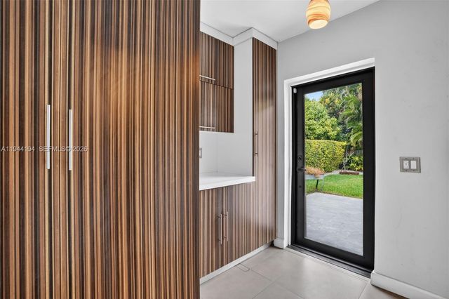 425 NE 114th St, Miami, FL 33161