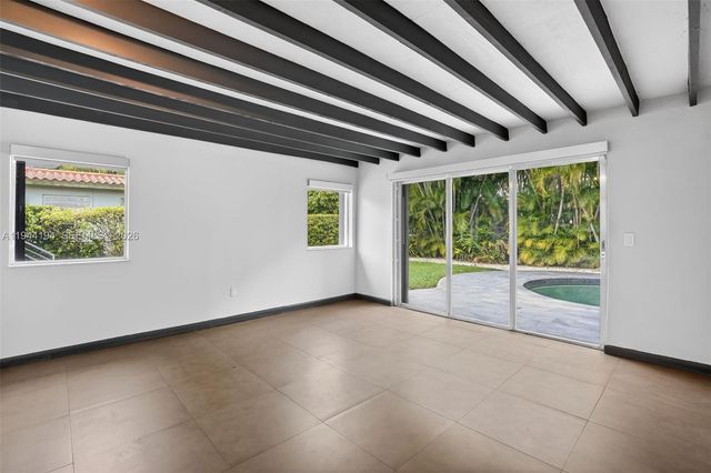 425 NE 114th St, Miami, FL 33161