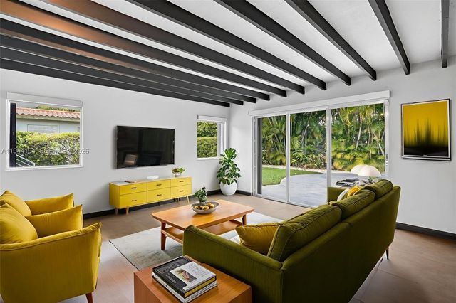 425 NE 114th St, Miami, FL 33161