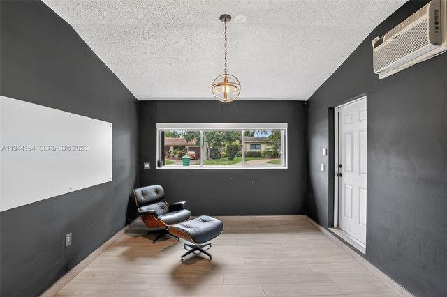 425 NE 114th St, Miami, FL 33161