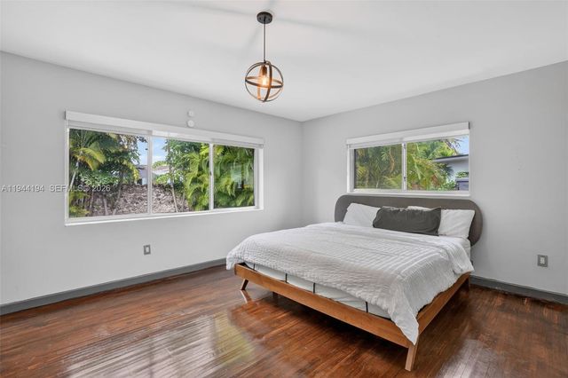 425 NE 114th St, Miami, FL 33161