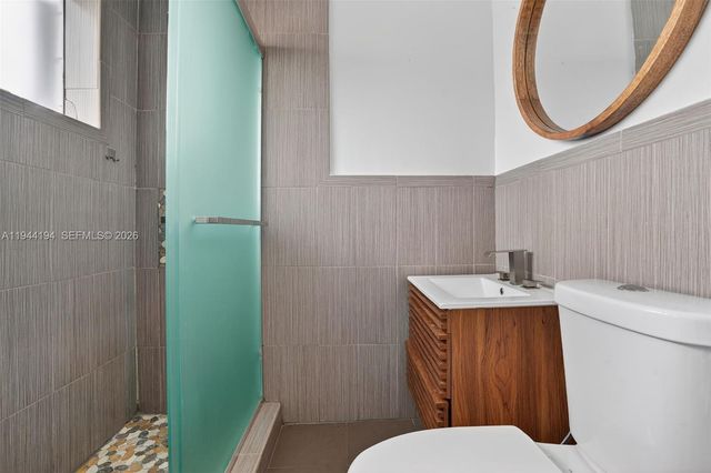 425 NE 114th St, Miami, FL 33161