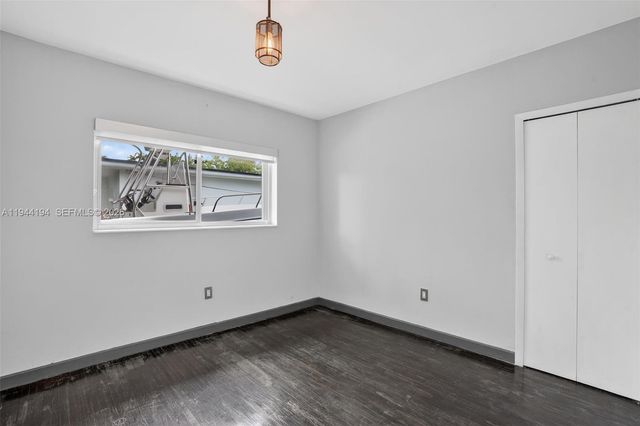 425 NE 114th St, Miami, FL 33161