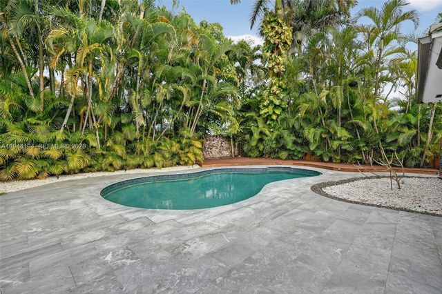 425 NE 114th St, Miami, FL 33161