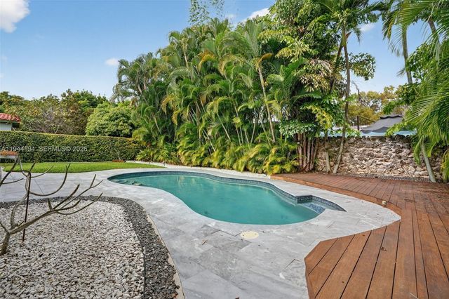 425 NE 114th St, Miami, FL 33161