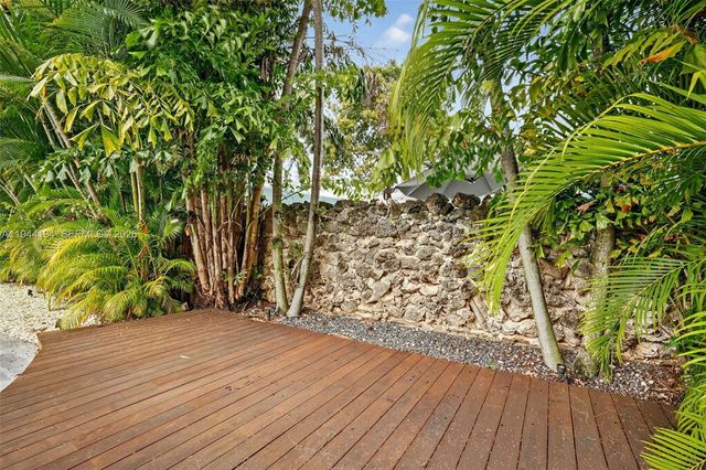 425 NE 114th St, Miami, FL 33161