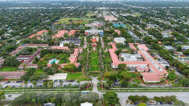 425 NE 114th St, Miami, FL 33161